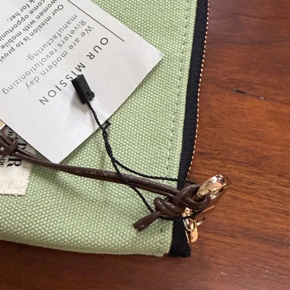 R. Riveter Green Canvas Pouch - Picture 5 of 6